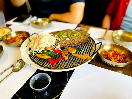 Shopping Mall «Oaktree Mall Shopping Center», reviews and photos, 2024 Center Ave n, Fort Lee, NJ 07024, USA