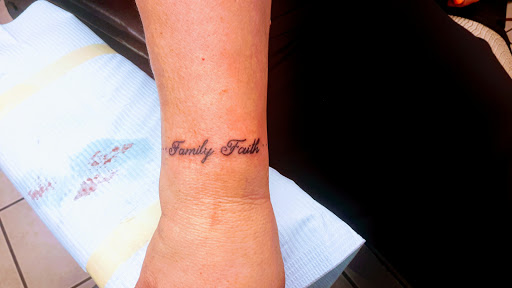 Tattoo Shop «Your Design Or Mine Tattoos», reviews and photos, 1993 Harrodsburg Rd, Lexington, KY 40504, USA