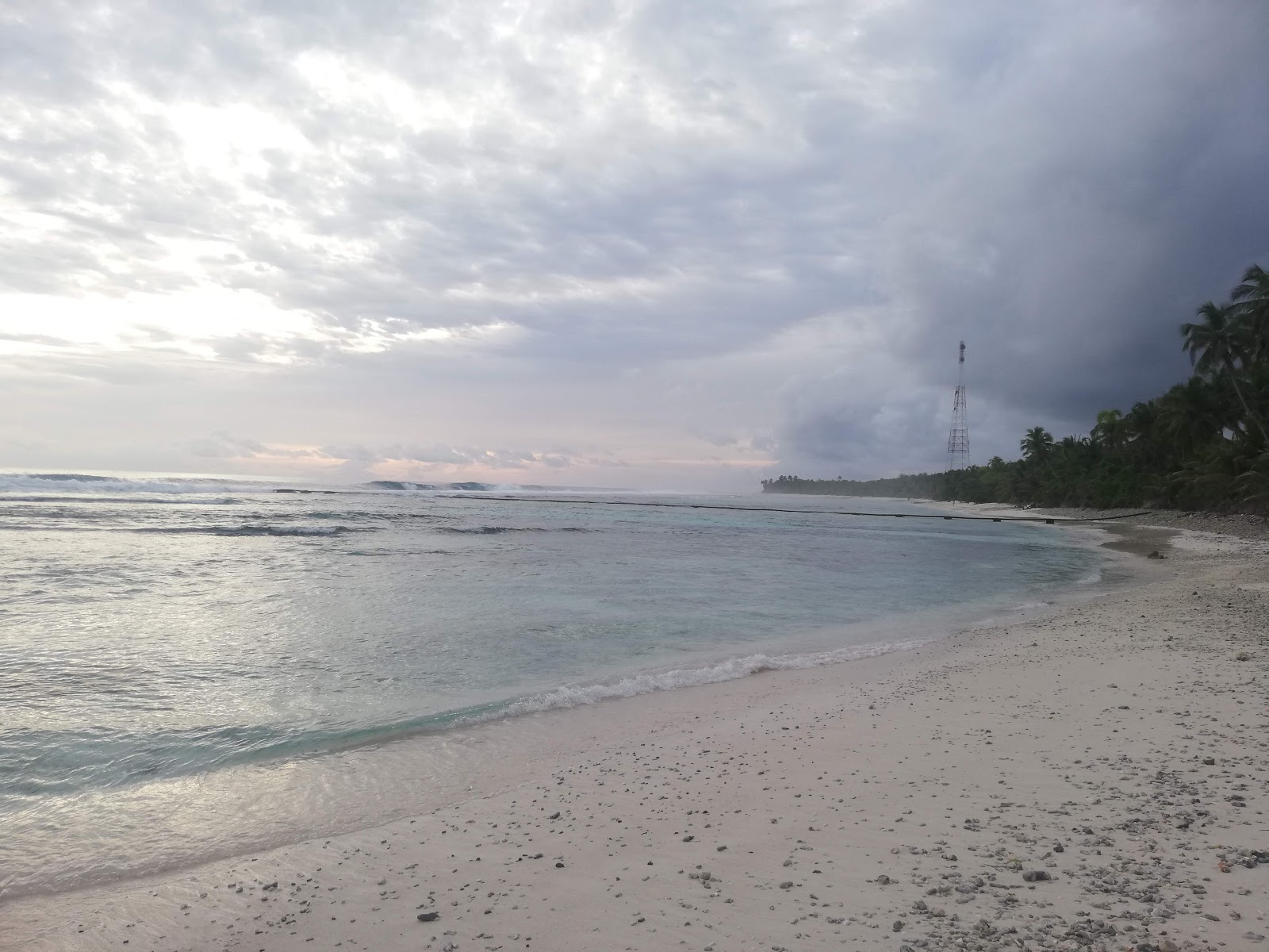 Foto van Maaneyre Athiri Beach met turquoise puur water oppervlakte