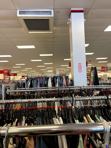 Department Store «T.J. Maxx», reviews and photos, 231 Airport Plaza Blvd, Farmingdale, NY 11735, USA
