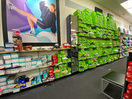 Shoe Store «Rack Room Shoes», reviews and photos, 18700 Limestone Commercial Dr, Pflugerville, TX 78660, USA