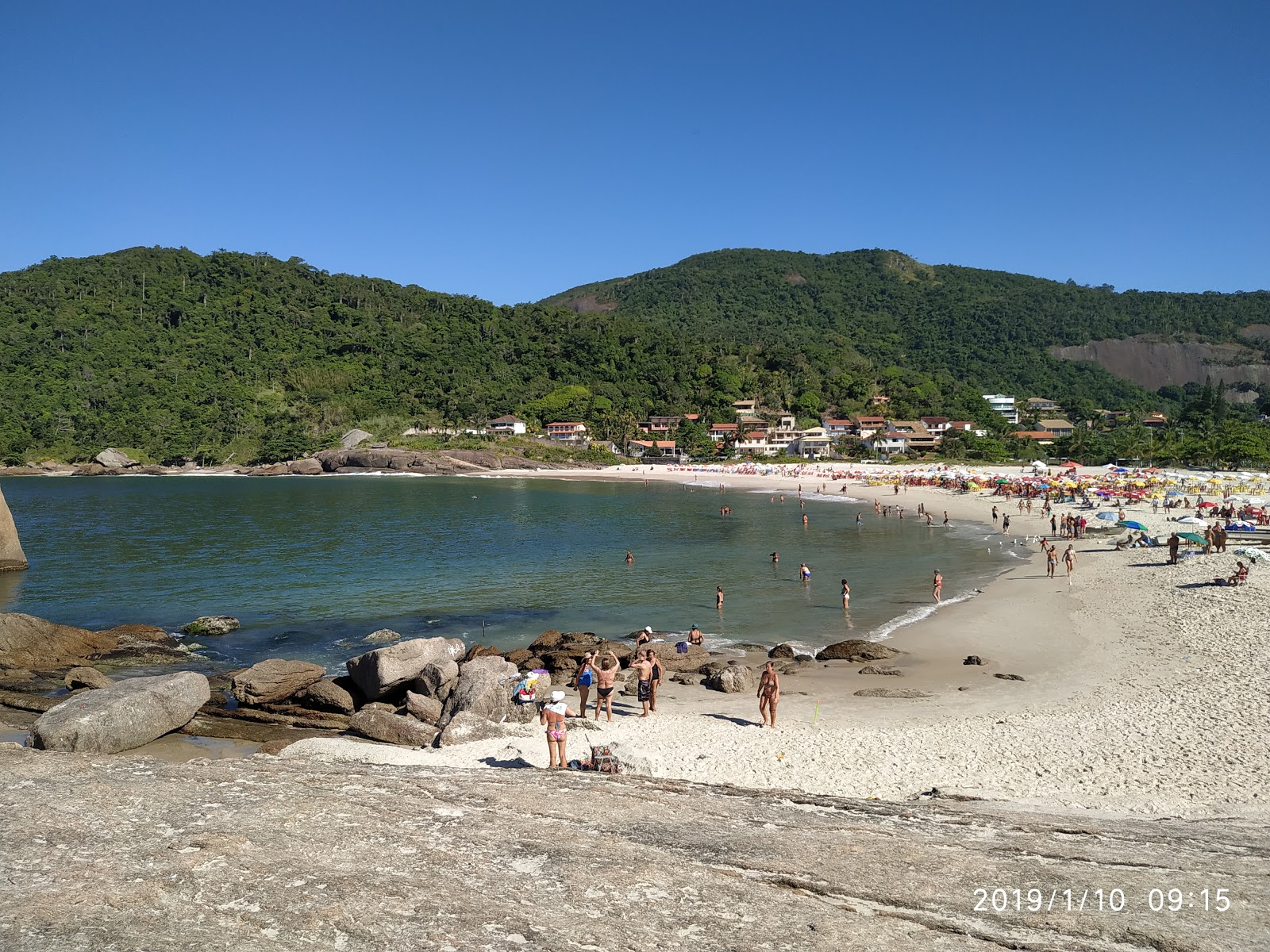 Barra Plajı'in fotoğrafı - rahatlamayı sevenler arasında popüler bir yer