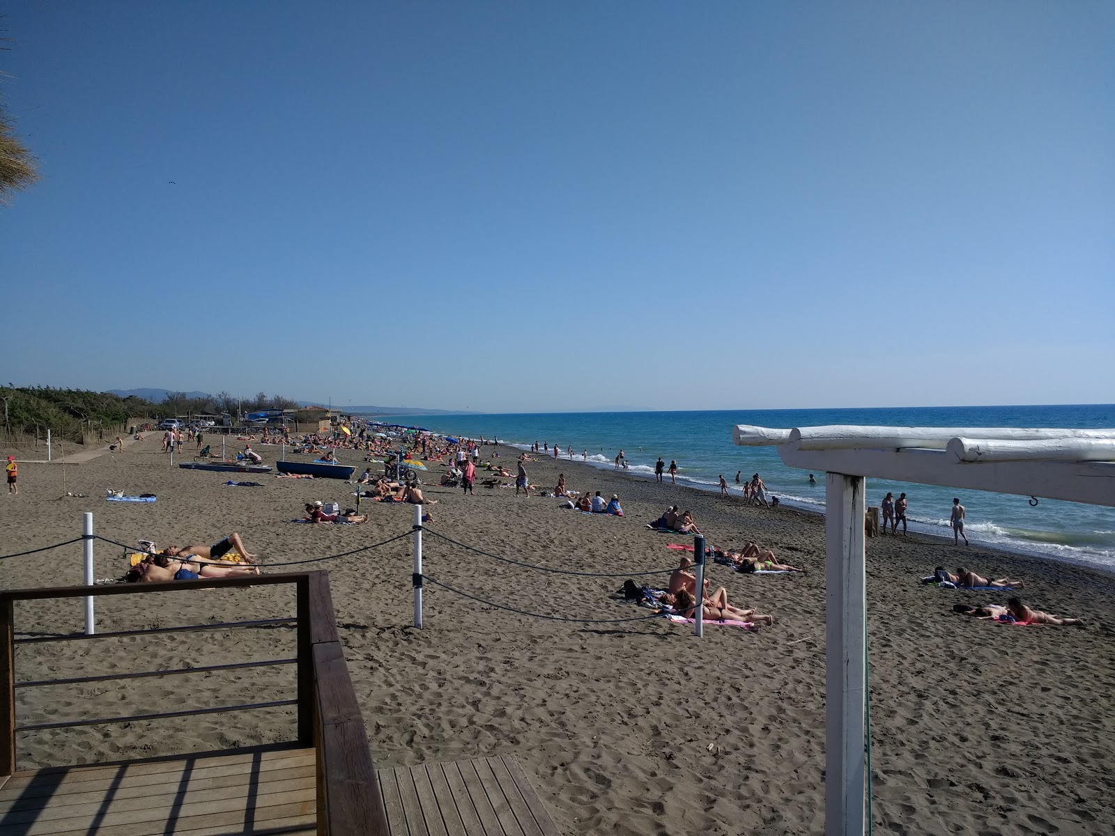 Foto von Spiaggia di Marina di Bibbona mit blaues wasser Oberfläche