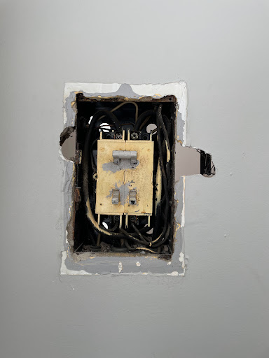 Electrician «Livewire Electrical Charlotte Electricians», reviews and photos, 1409 East Blvd, Charlotte, NC 28203, USA