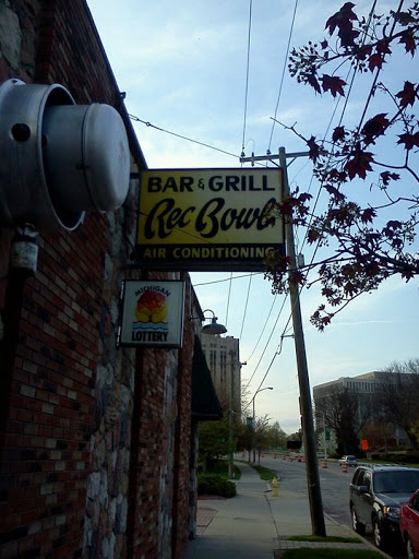 Bar & Grill «Rec Bowl», reviews and photos, 40 Crocker Blvd, Mt Clemens, MI 48043, USA