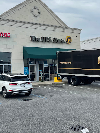 Shipping and Mailing Service «The UPS Store», reviews and photos, 53 E Merrick Rd, Freeport, NY 11520, USA