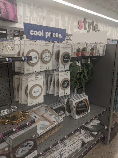 Variety Store «Five Below», reviews and photos, 2145 S Telegraph Rd, Bloomfield Hills, MI 48302, USA