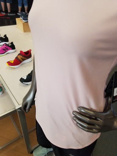 Shoe Store «New Balance Chicago», reviews and photos, 2369 N Clark Street, Chicago, IL 60614, USA