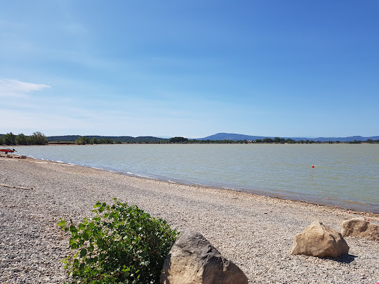 Lac de Jouarres Beach