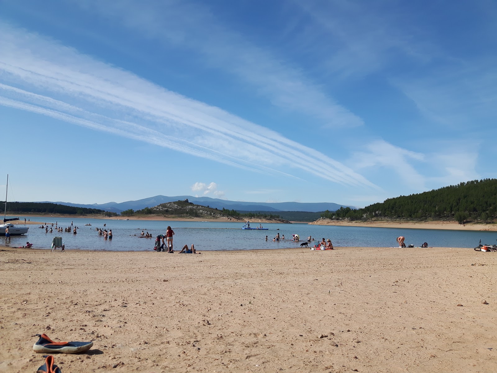 Photo of Embalse de Aguilar Playa with very clean level of cleanliness