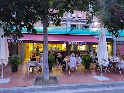 5 Hermanos - Carrer de Federico García Lorca, 31, 08042 Barcelona, Spain