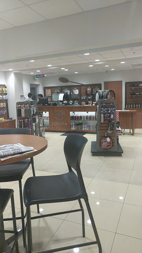 Toyota Dealer «Toyota Of Whittier», reviews and photos, 14577 Whittier Blvd, Whittier, CA 90605, USA