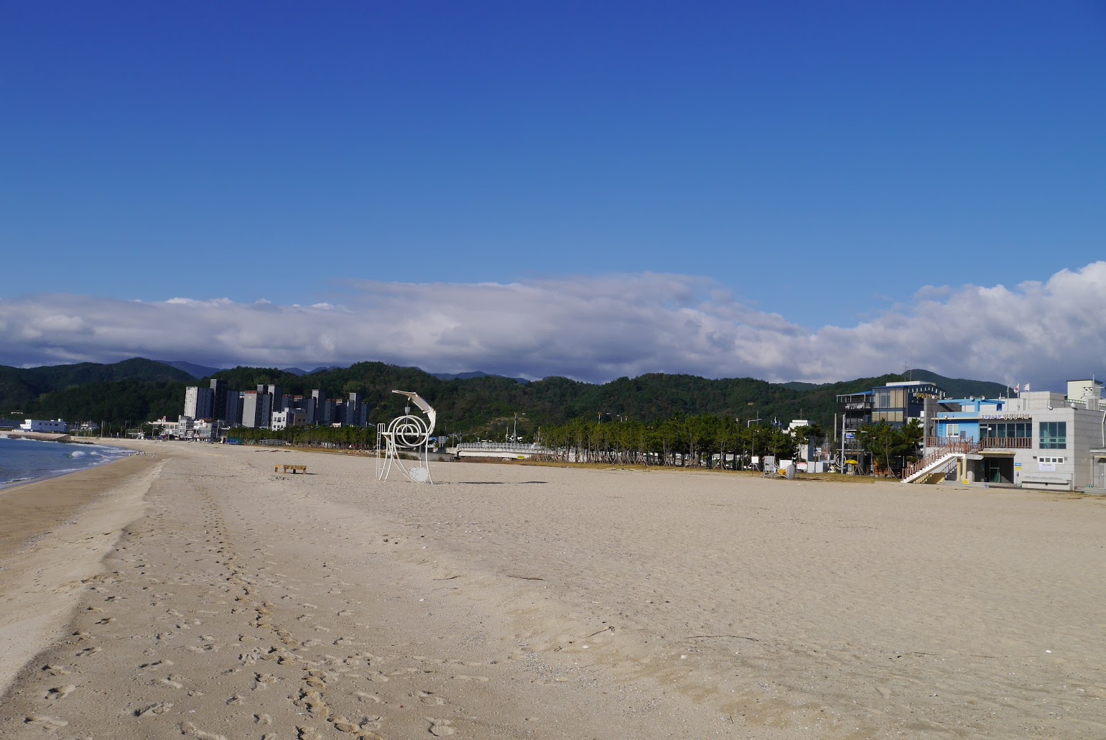 Φωτογραφία του Hupo Beach παροχές περιοχής