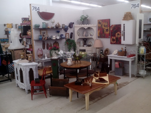 Flea Market «Traderbakers Flea Market», reviews and photos, 2080 Burton Ln, Martinsville, IN 46151, USA