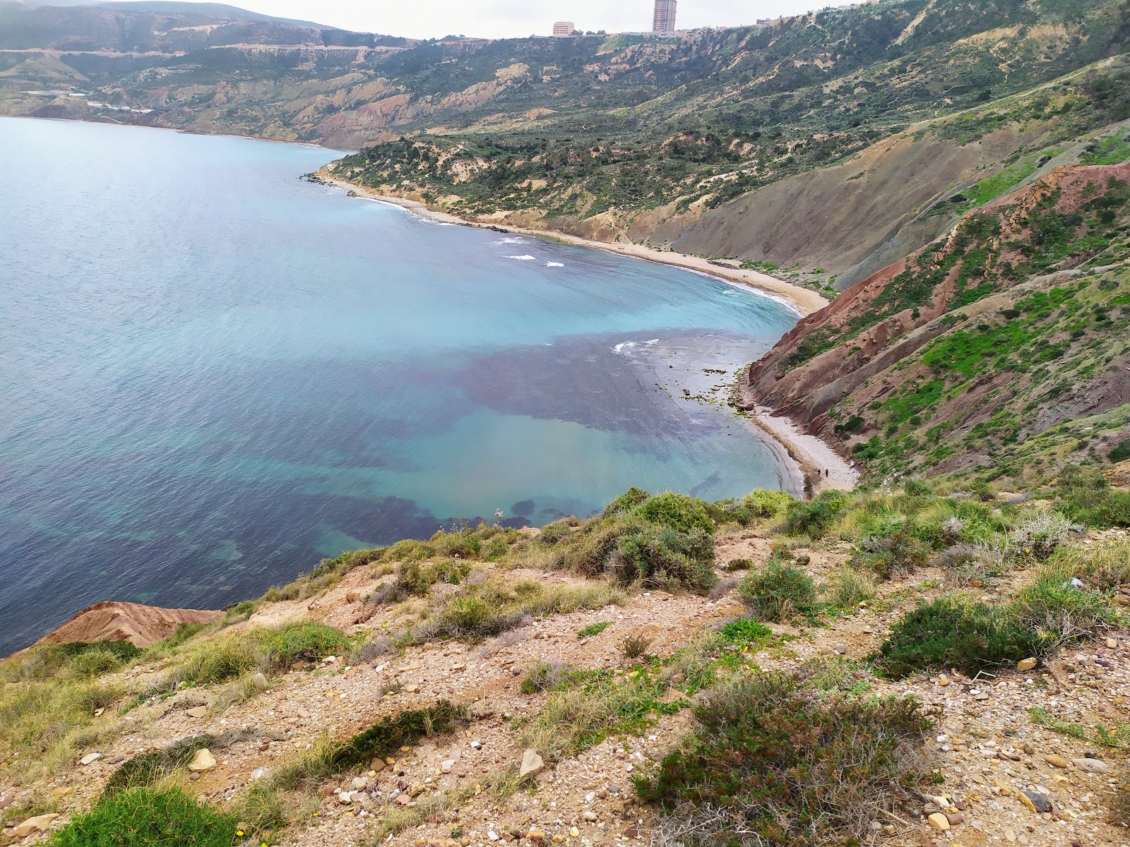 Fotografie cu Plage Cap Rousseau sprijinit de stânci