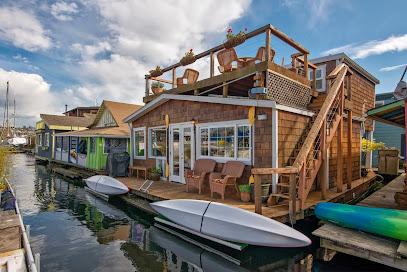 Seattle Afloat: Seattle Houseboats, Waterfront, and Floating Homes
