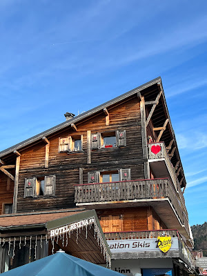 Désire sport location de ski les Gets Ski and snowboard rental Ski Hire à Les Gets