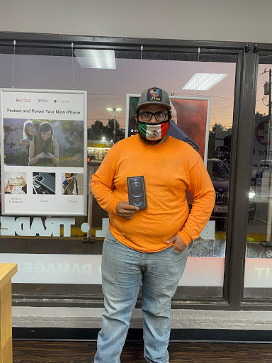 Mobile Phone Repair Shop «CPR Cell Phone Repair Dallas Uptown», reviews and photos, 2806 N Fitzhugh Ave, Dallas, TX 75204, USA