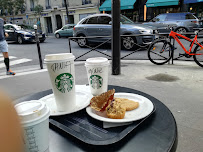Plats et boissons du Restaurant servant le petit-déjeuner Starbucks à Paris - n°3