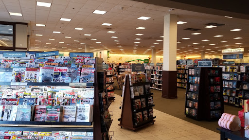 Book Store «Barnes & Noble Booksellers South Corona», reviews and photos, 2470 Tuscany St #101, Corona, CA 92881, USA