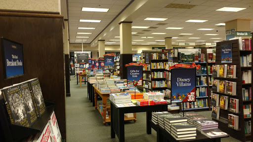 Book Store «Barnes & Noble Booksellers Crabtree Mall», reviews and photos, 4325 Glenwood Ave, Raleigh, NC 27612, USA