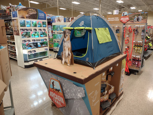 Pet Supply Store «PetSmart», reviews and photos, 150 Glynn Isle, Brunswick, GA 31525, USA