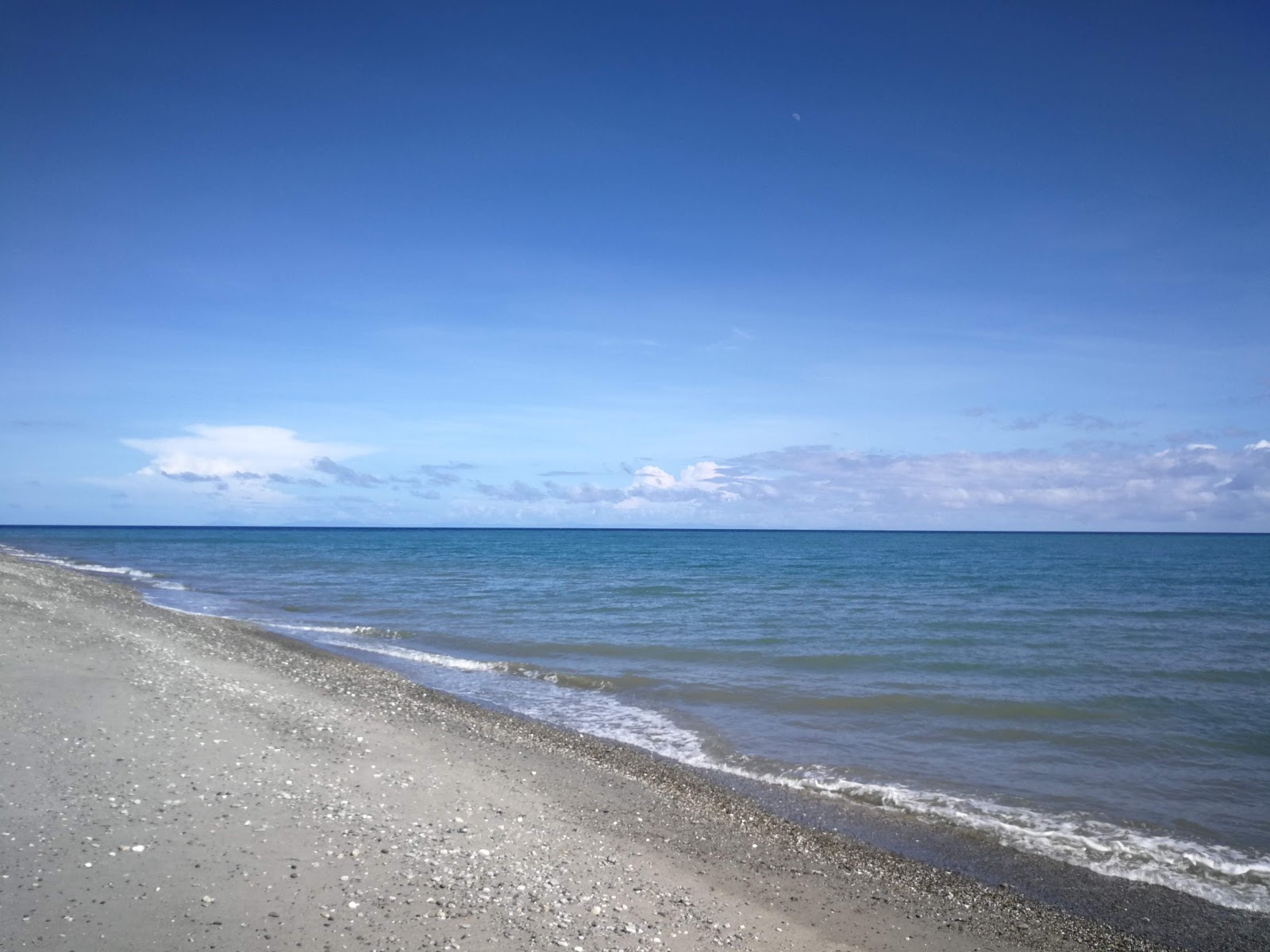 Foto de B Del Mundo Beach con recta y larga