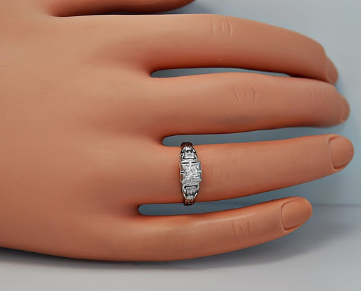 Jewelry Store «Gesner Estate Jewelry», reviews and photos, 1600 W Bay Dr, Largo, FL 33770, USA