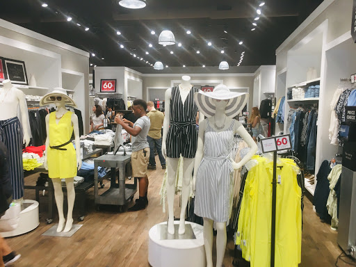 Clothing Store «Banana Republic», reviews and photos, 454 Evergreen Ct, Central Valley, NY 10917, USA