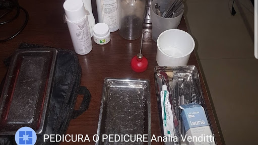 CENTRO MEDICO HOLISTICO LA FLORESTA PEDICURA O PEDICURE Analia Venditti