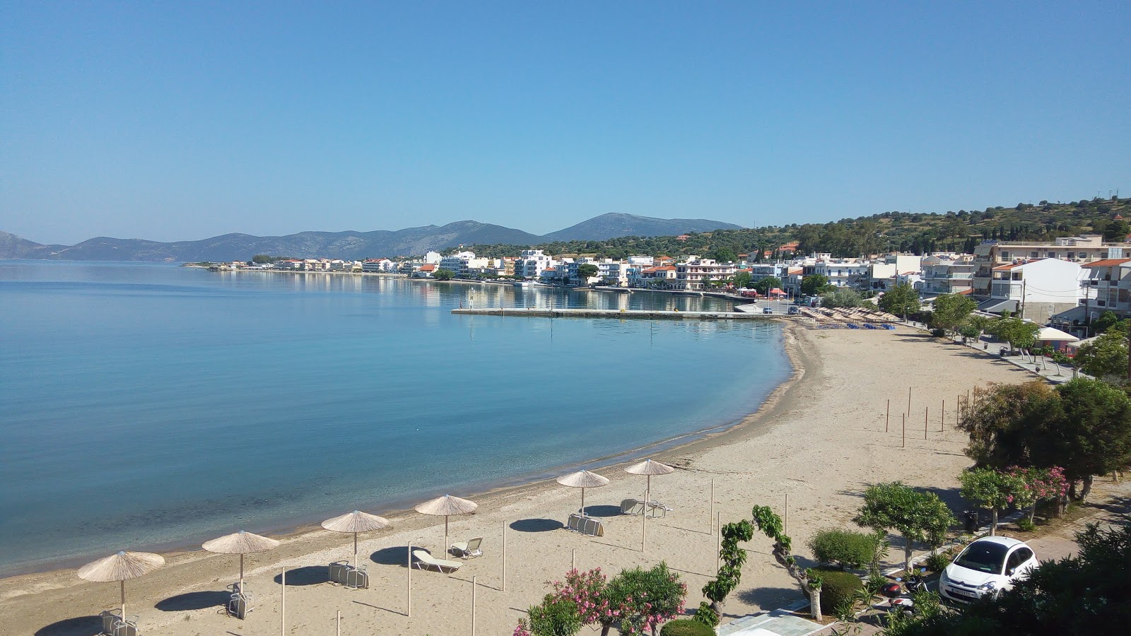 Photo of Nea Stira beach with black sand & pebble surface