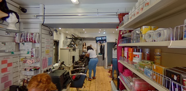 Marcia's Salon - Barber shop