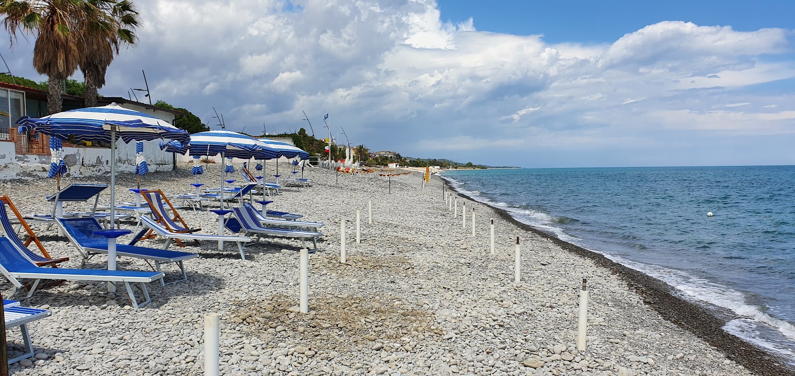 Trebisacce beach'in fotoğrafı - rahatlamayı sevenler arasında popüler bir yer