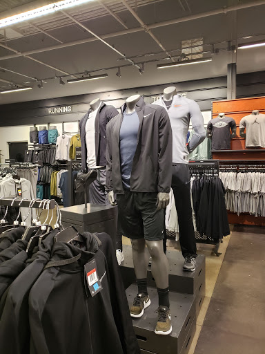 Clothing Store «Nike Factory Store», reviews and photos, 102 The Arches Cir, Deer Park, NY 11729, USA