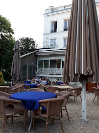 Atmosphère du Restaurant français Les Jardins de la Vieille Fontaine à Maisons-Laffitte - n°12