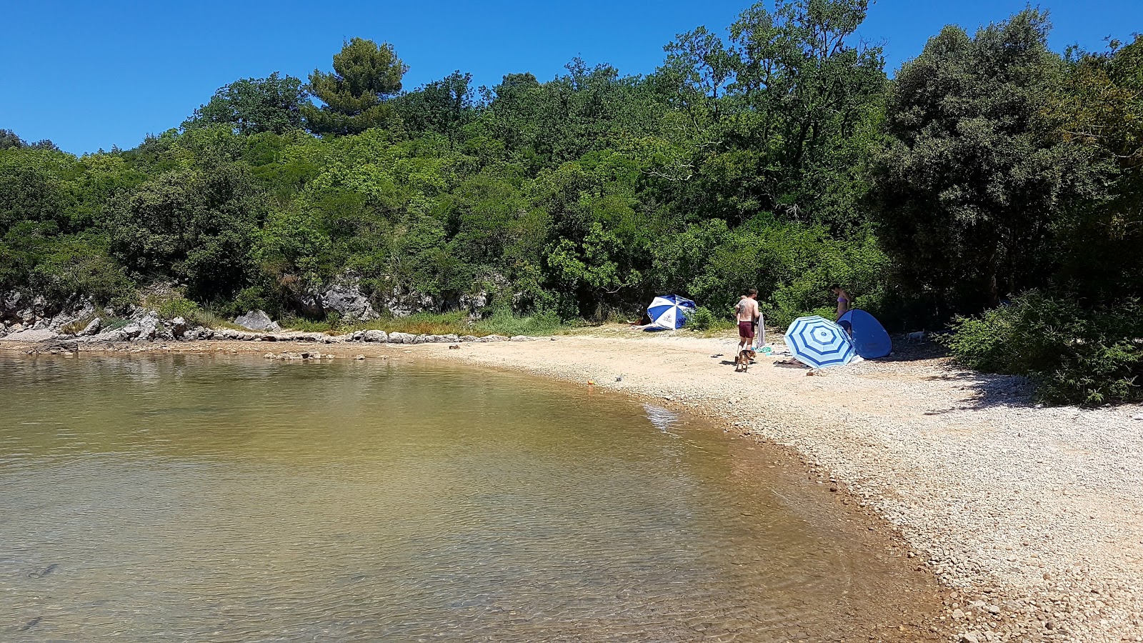 Foto di Torkul beach con una superficie del ciottolo leggero