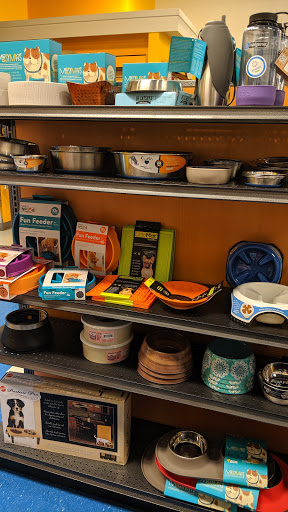 Pet Supply Store «Animal Crackers Pet Supply», reviews and photos, 949 NW Kings Blvd, Corvallis, OR 97330, USA