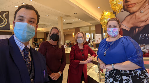 Jewelry Store «Jared The Galleria of Jewelry», reviews and photos, 4972 Shelbyville Rd, Louisville, KY 40207, USA
