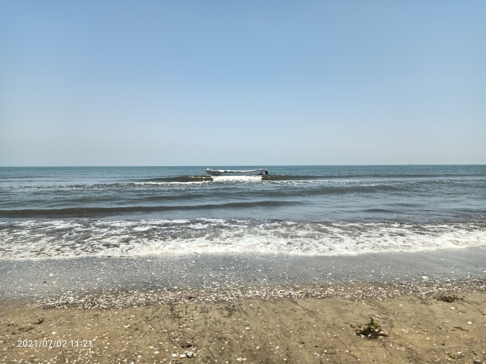 Foto van Al Abtal Beach met recht en lang