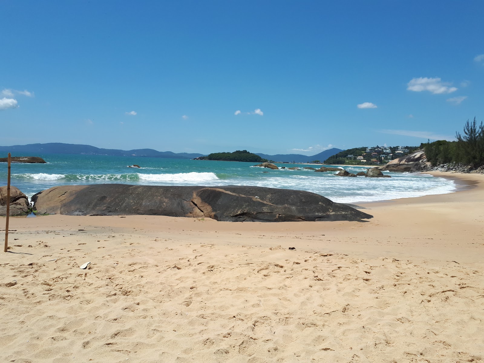 Valokuva Praia da Ilhotaista. - hyvä lemmikkiystävällinen paikka lomalle