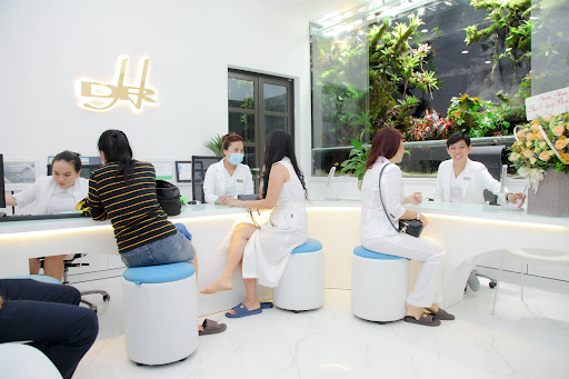 Phòng khám da liễu Dr Huy Clinic - Chuyên gia điều trị sẹo rỗ