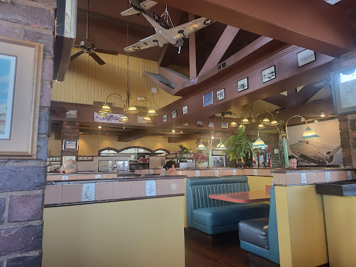 Lulus Restaurant and Sports Bar image