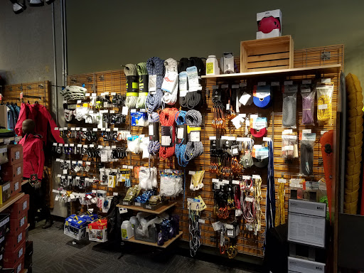 Camping Store «REI», reviews and photos, 766 E Big Beaver Rd, Troy, MI 48083, USA