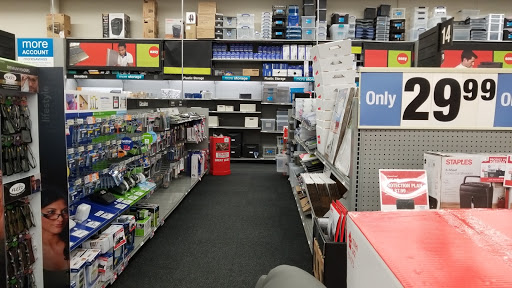 Office Supply Store «Staples», reviews and photos, 2950 Belcrest Center Dr, Hyattsville, MD 20782, USA