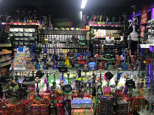 Tobacco Shop «The Hub Smoke Shop & Gifts», reviews and photos, 6410 N Oak Trafficway, Kansas City, MO 64118, USA