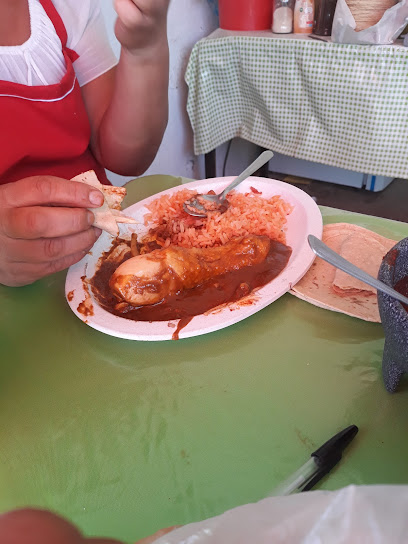 Comida corrida y quesadillas Doña Alma - Avenida San Salvador Atenco Entre calle Adolfo López Mateos y José Alfredo Jiménez, El Salado, 56310 Nueva Santa Rosa, Méx., Mexico