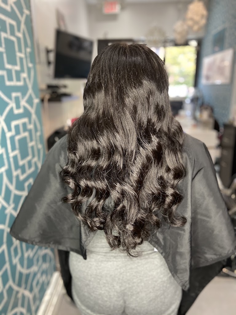 Slique' Hair Studio 10039