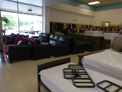 Shopping Mall «Freedom Village Shopping Center», reviews and photos, 1039 Alleghany St, Charlotte, NC 28208, USA