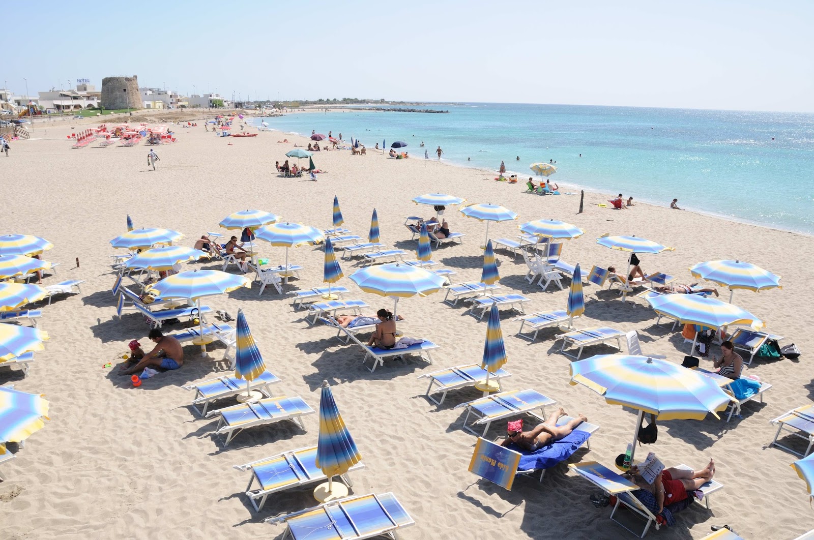 Fotografie cu Spiaggia di Torre Mozza cu o suprafață de nisip fin strălucitor