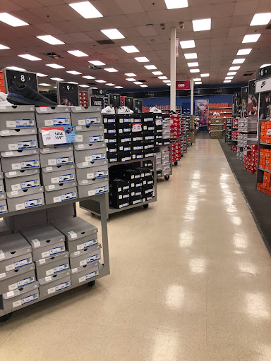 Shoe Store «Shoe Carnival», reviews and photos, 3408 S Glenstone Ave, Springfield, MO 65804, USA